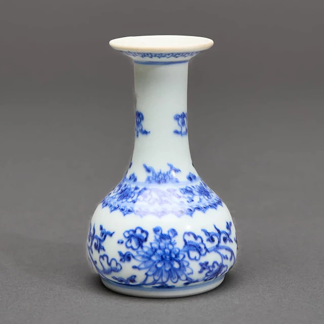Chinese Hatcher Cargo Shipwreck B&W Porcelain Vase