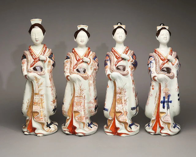 4 Japanese Edo Imari Ware Porcelain Bijin Figures