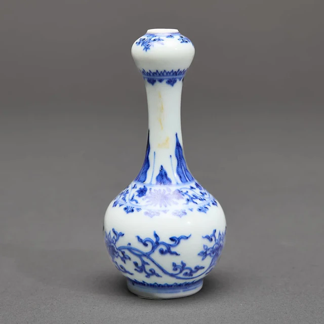 Chinese Hatcher Cargo Shipwreck B&W Porcelain Vase