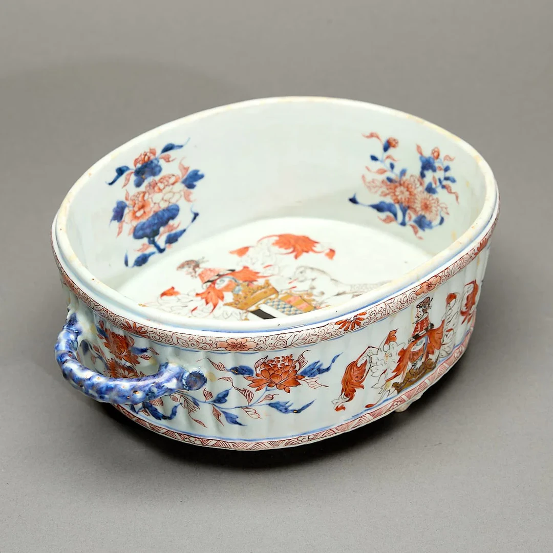 Early Chinese Imari Two-Handled Armorial Basket