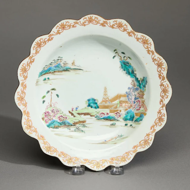 Chinese Export Scalloped Shallow Bowl
