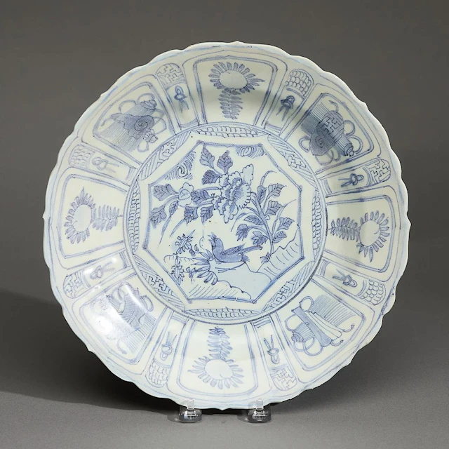 Chinese Transitional Hatcher Cargo Porcelain Dish