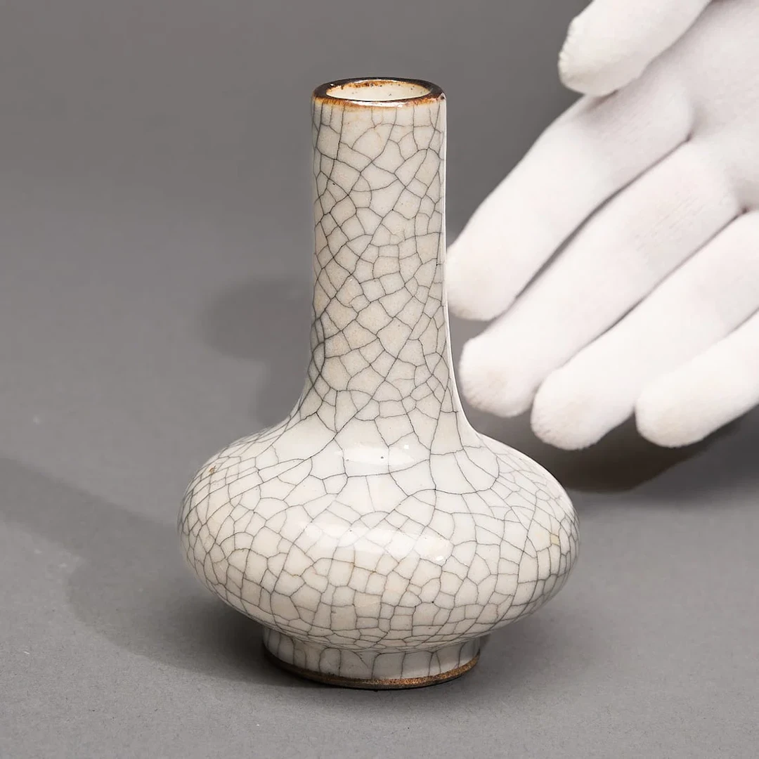 Chinese Qing Porcelain Tianqiuping Crackle Vase