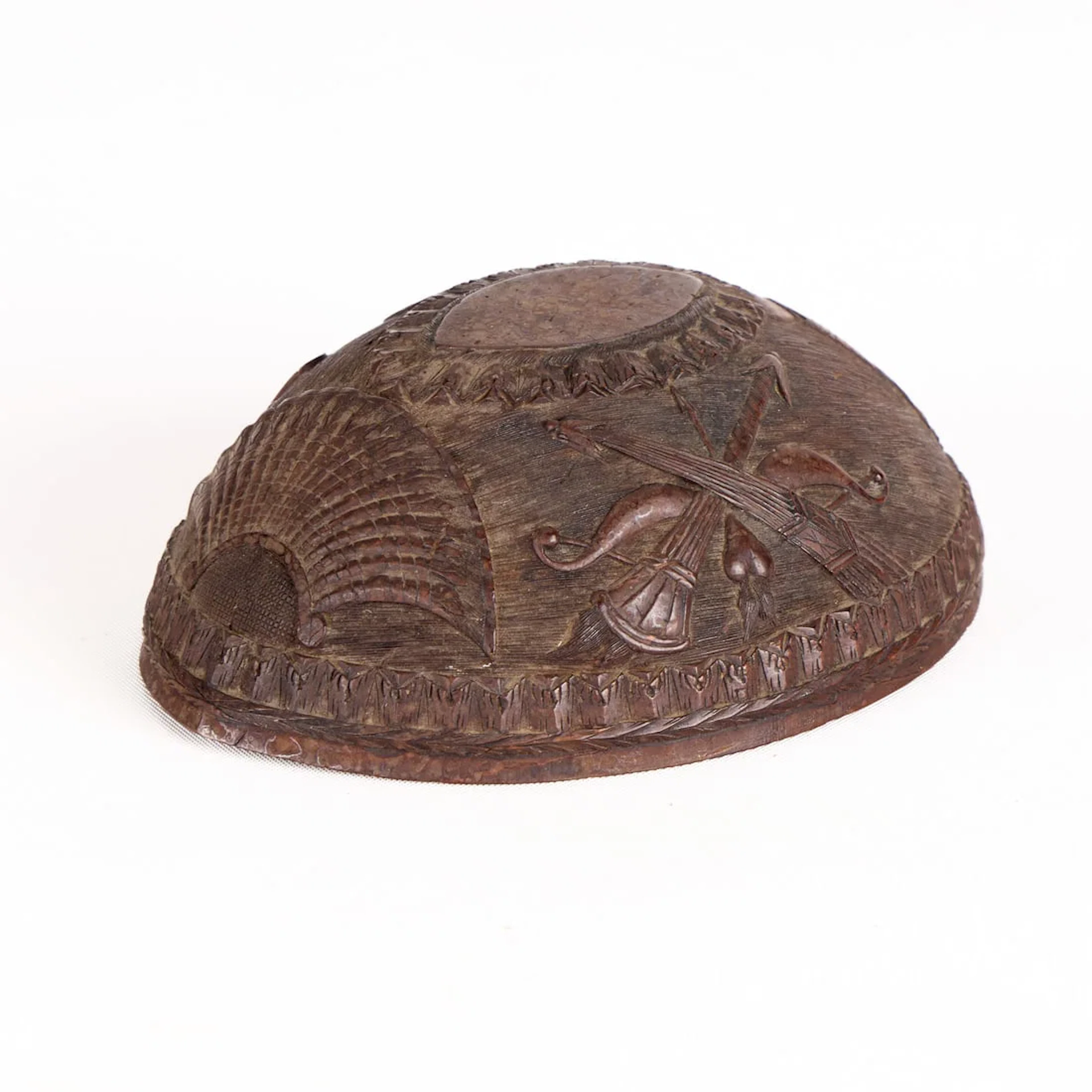 19th c. Colonial Folk Art Carved Bugbear Shell