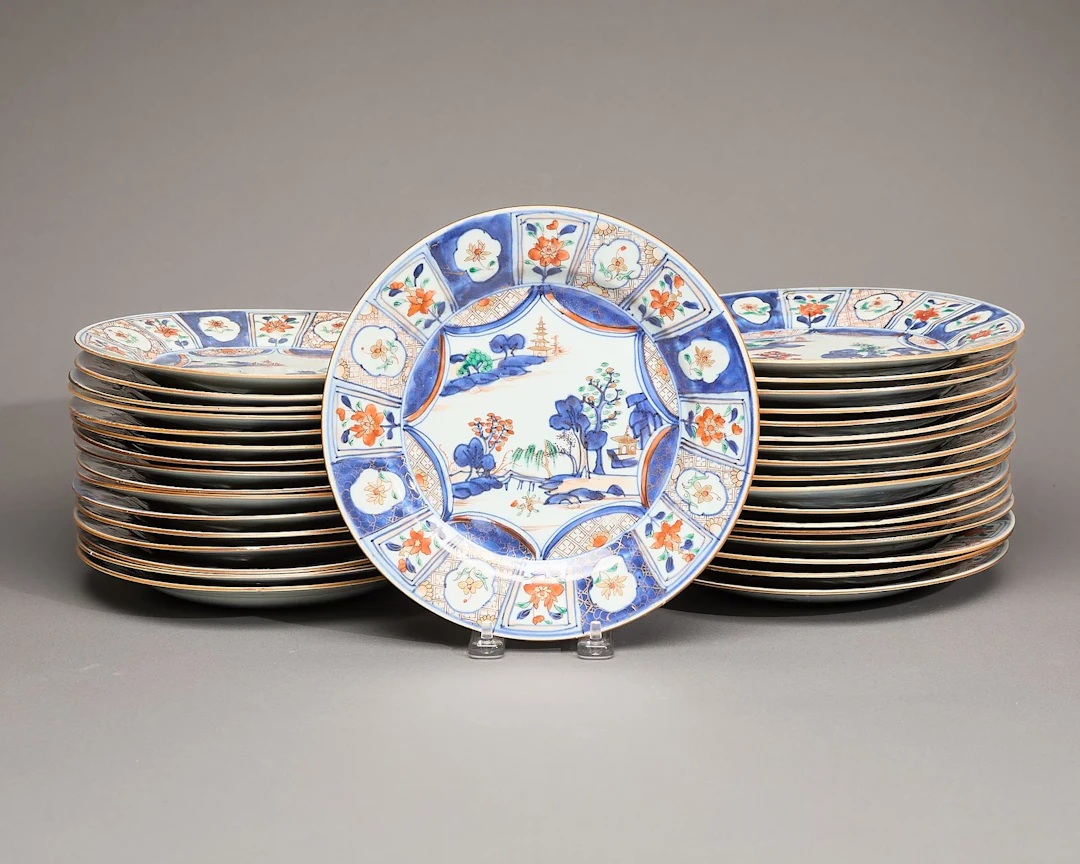 34 Chinese Export Verte Imari Porcelain Plates