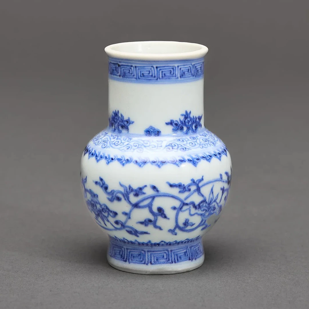 Chinese Hatcher Cargo Shipwreck B&W Porcelain Vase