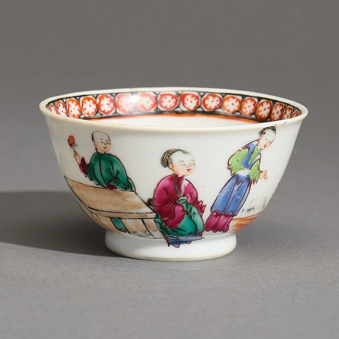 Chinese Export Tea Bowl w/ Figural Decoration