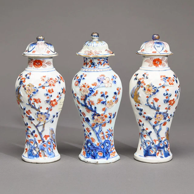 Chinese Export Imari 3-Vase Garniture Set