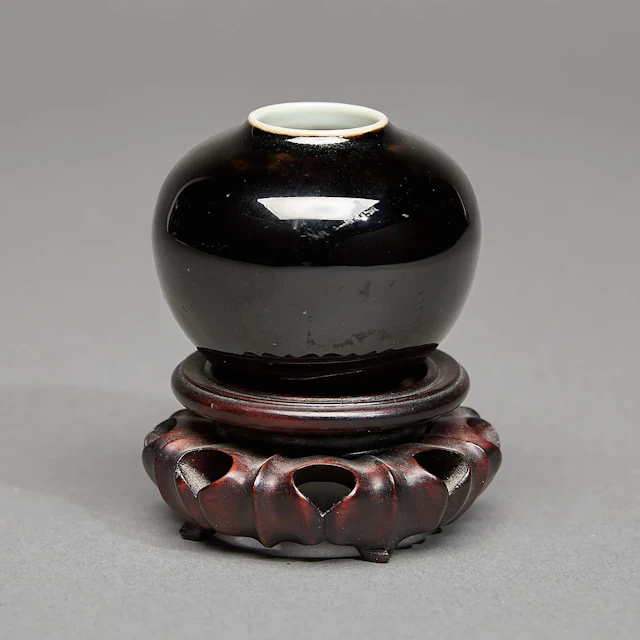 Chinese Qing Black Porcelain Water Pot Coupe
