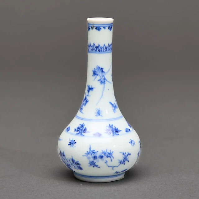 Chinese Hatcher Cargo Shipwreck B&W Porcelain Vase
