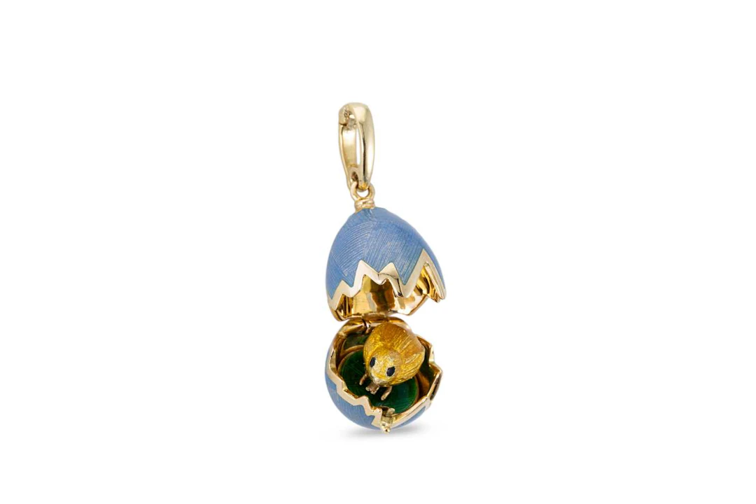 A MODERN FABERGÉ HINGED EGG PENDANT