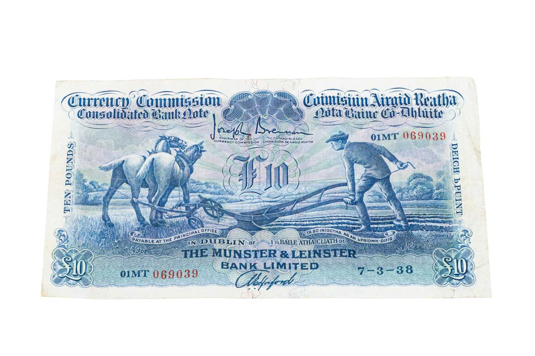 A 1938 MUNSTER & LEINSTER BANK £10 PLOUGHMAN IRISH BANKNOTE