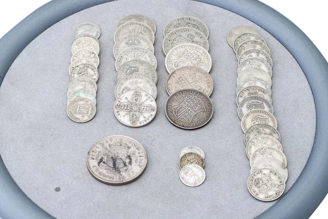 A COLLECTION OF 50% PRE-1947 ASSORTED ENGLISH COINS