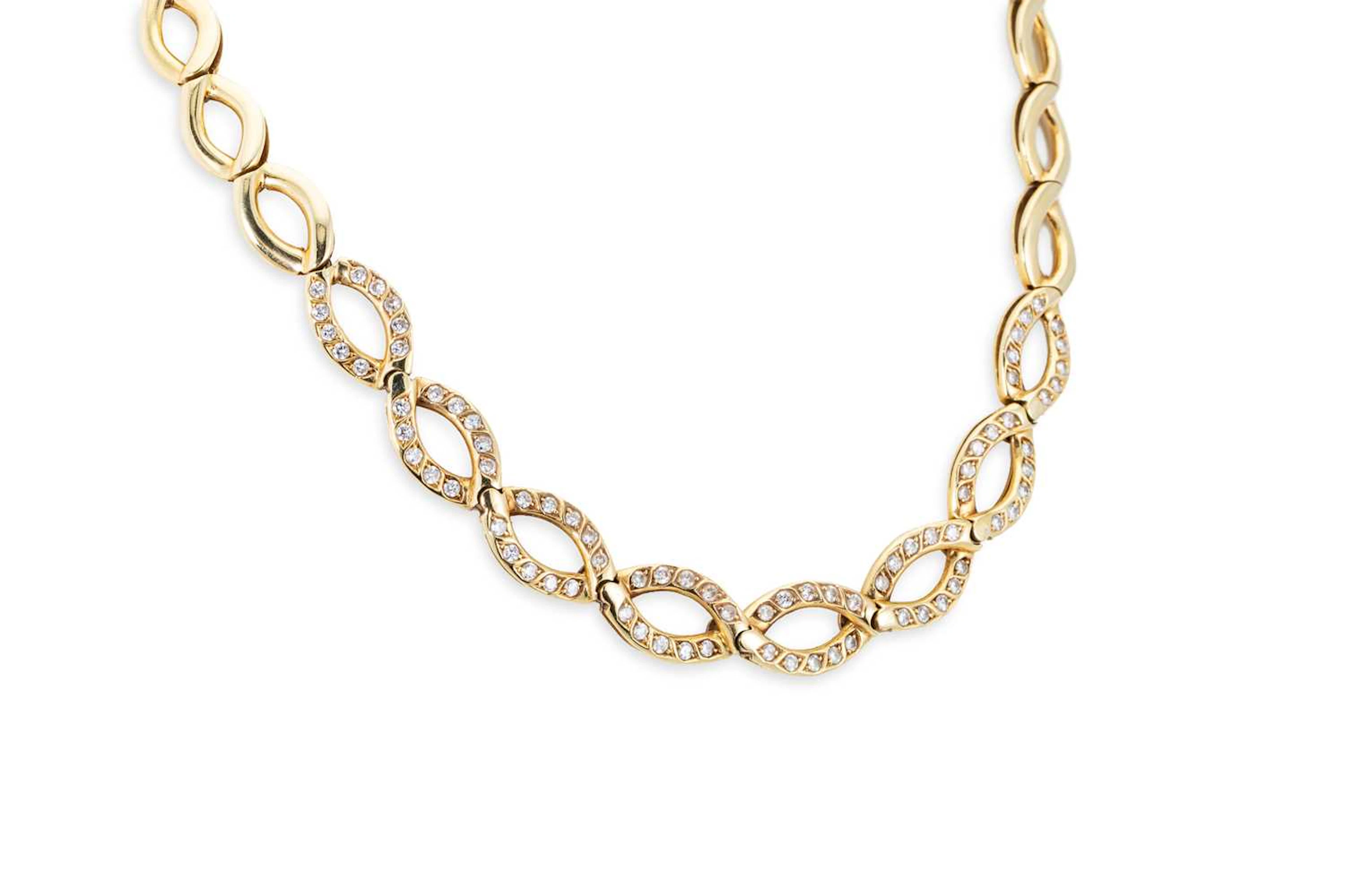 A GRADUATED 18CT YELLOW GOLD NECKLACE
