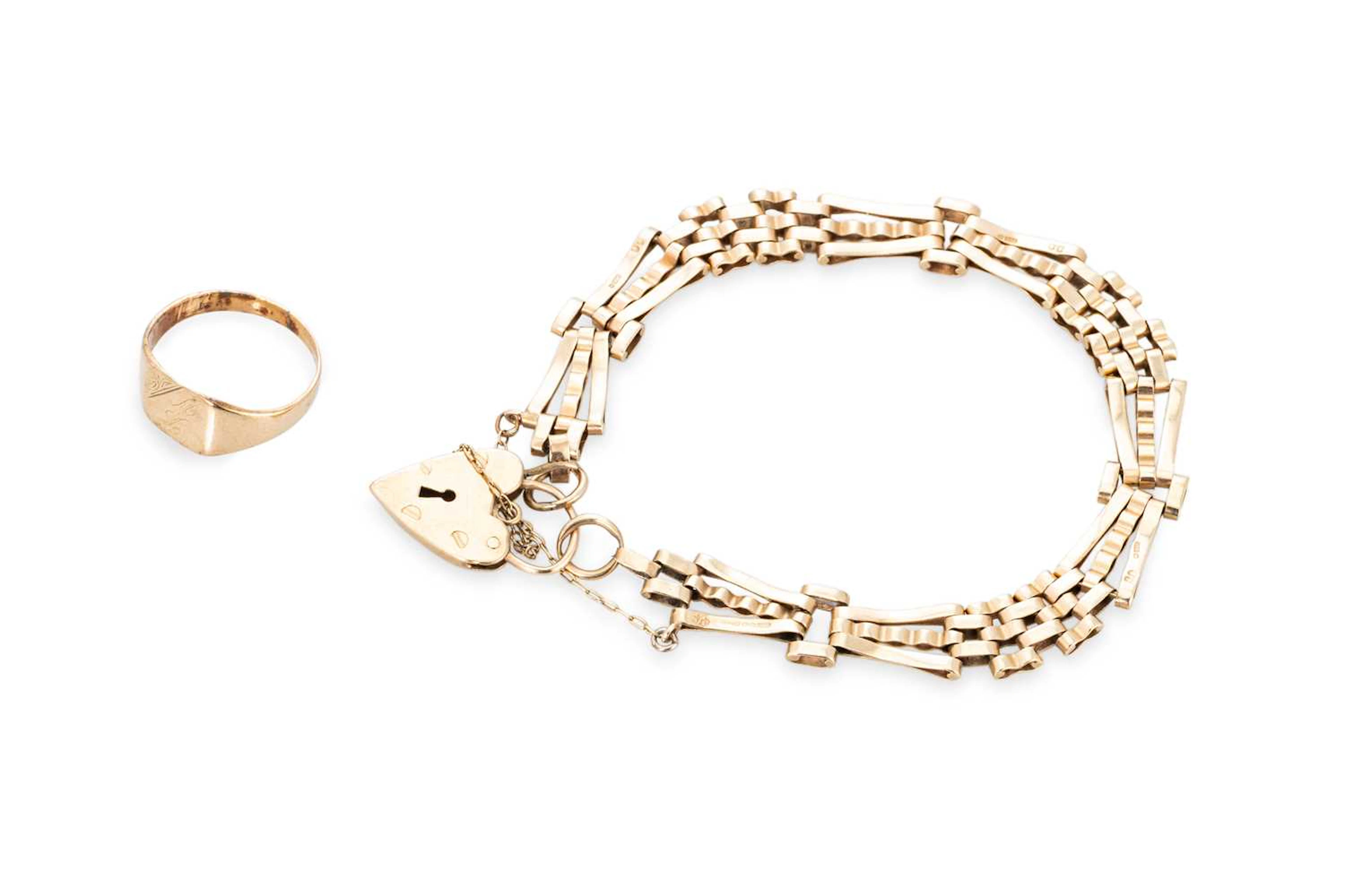 A 9CT YELLOW GOLD FANCY LINK BRACELET