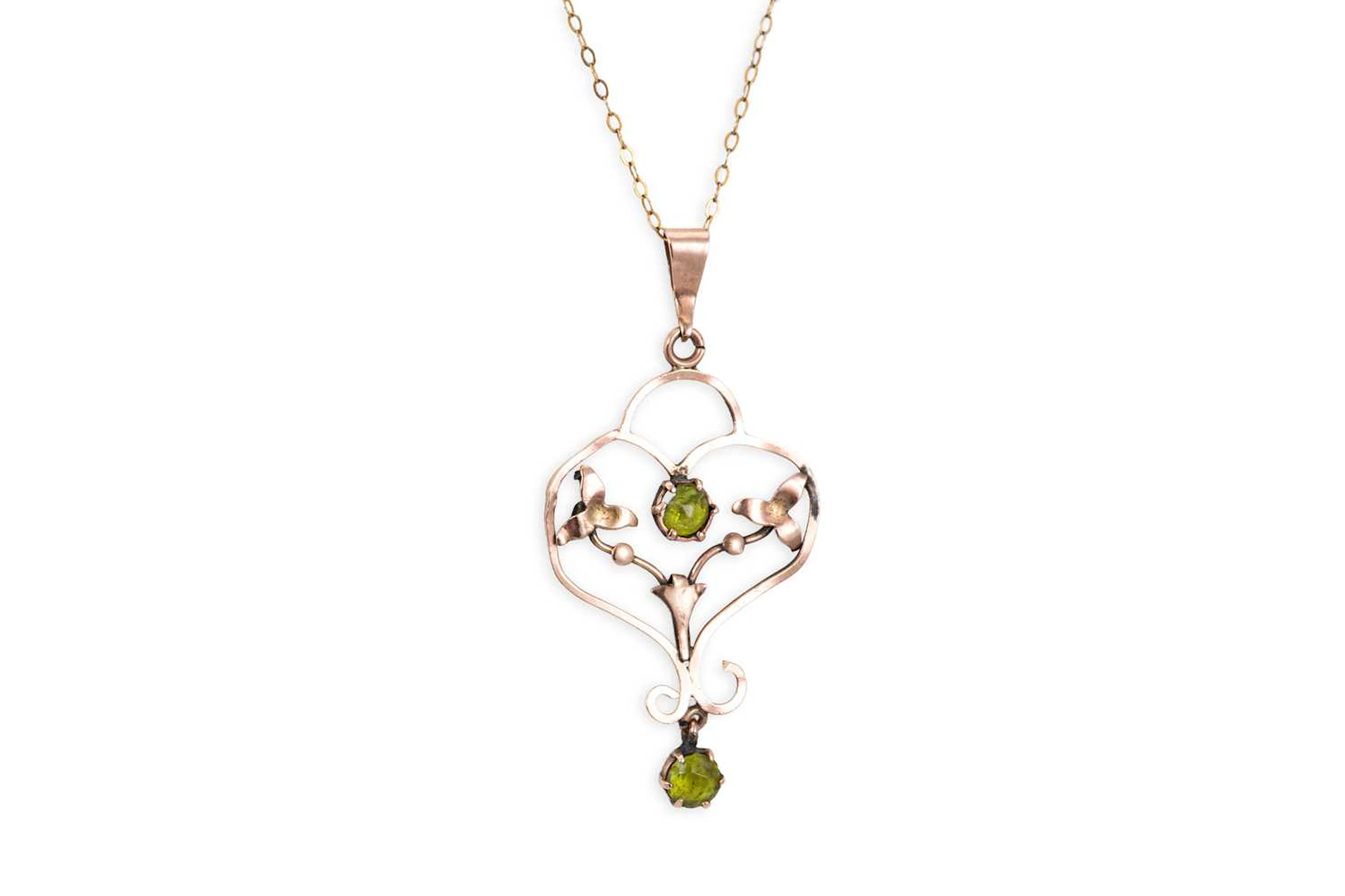 AN ART NOUVEAU PENDANT