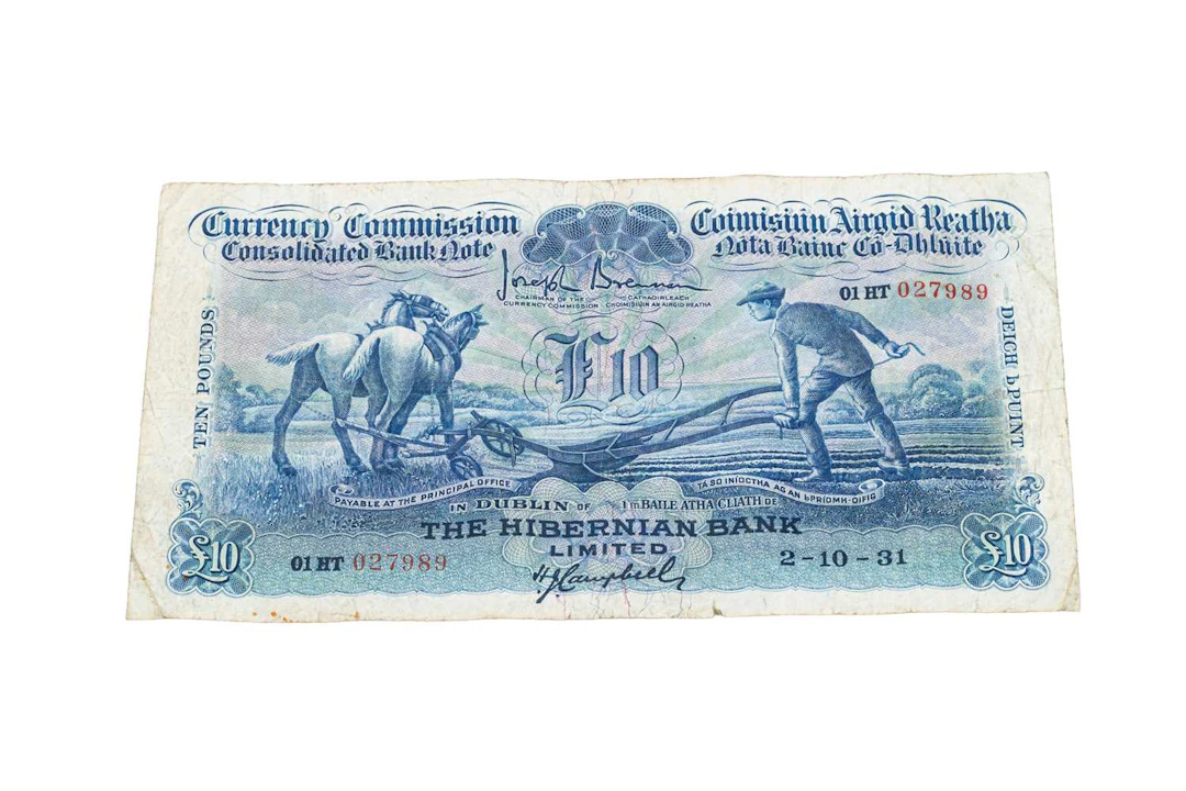 A 1931 HIBERNIAN £10 PLOUGHMAN IRISH BANKNOTE