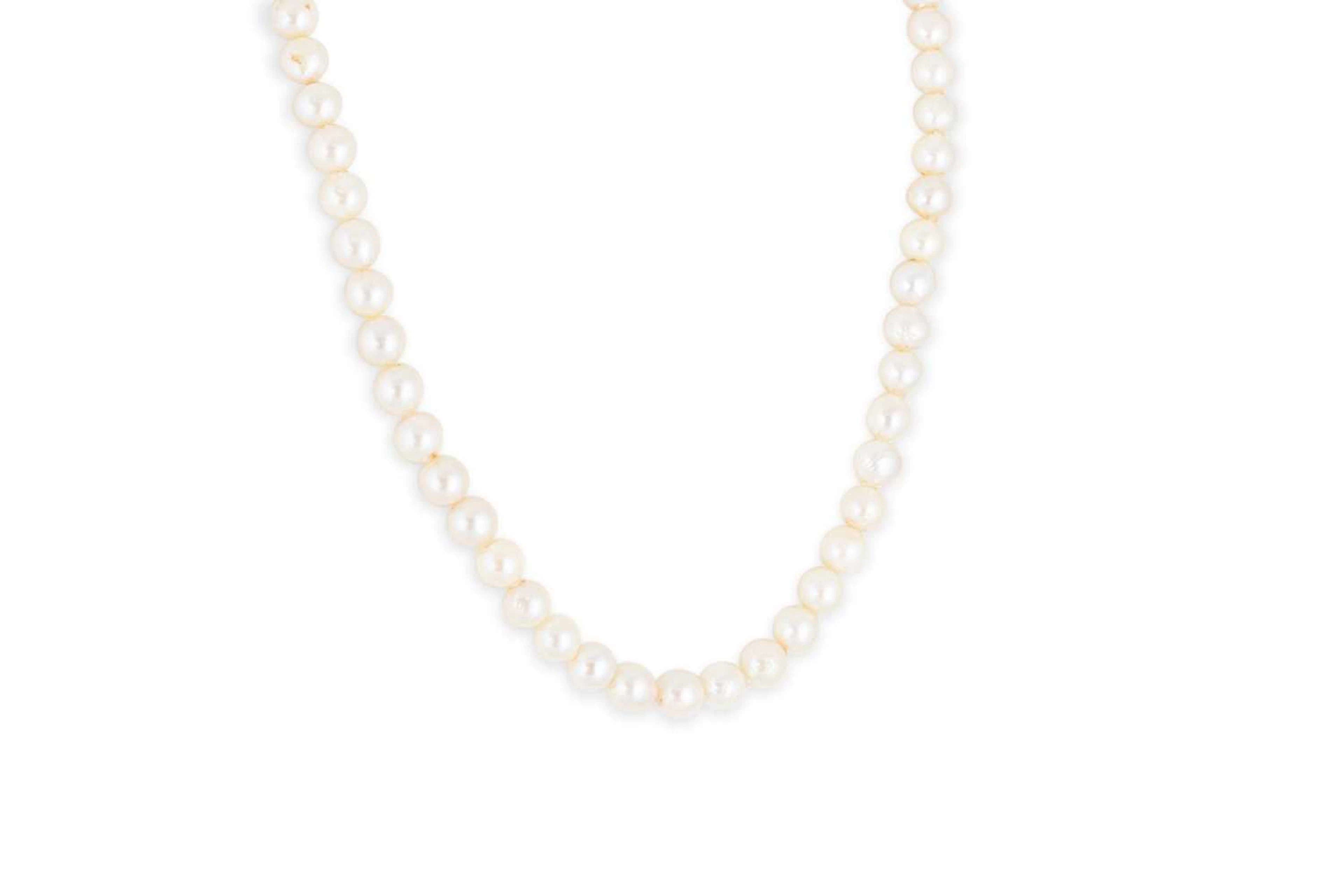 A CULTURED PEARL SINGLE STRAND NECKLACE