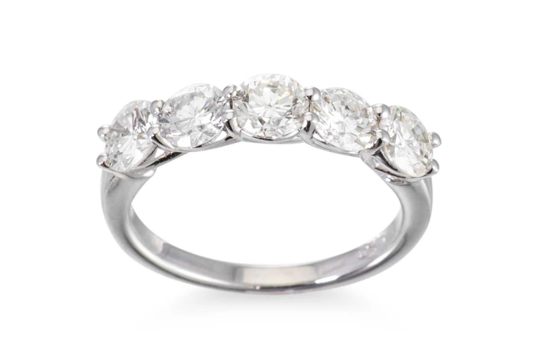 A DIAMOND FIVE STONE RING
