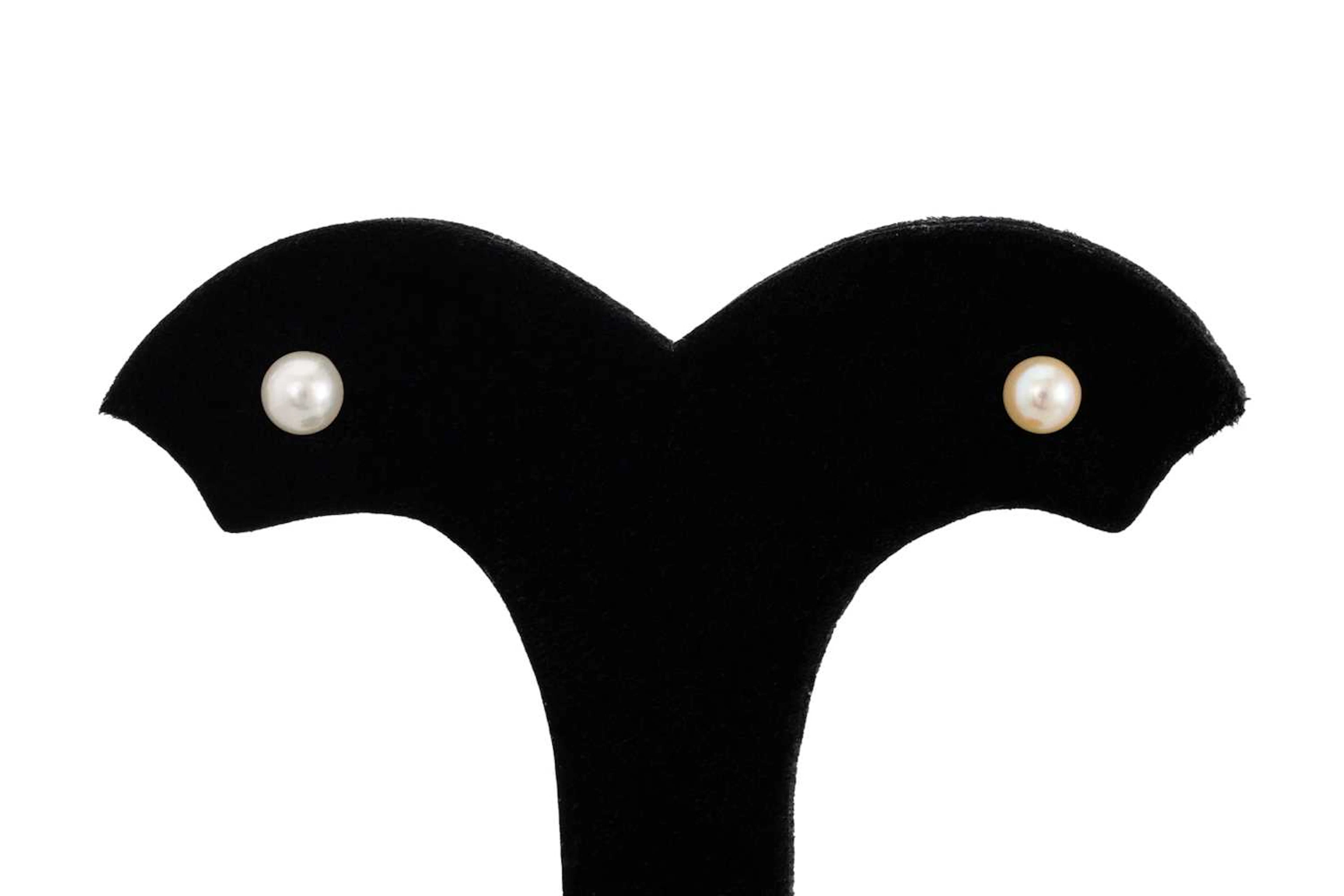 A PAIR OF CULTURED PEARL EARRINGS