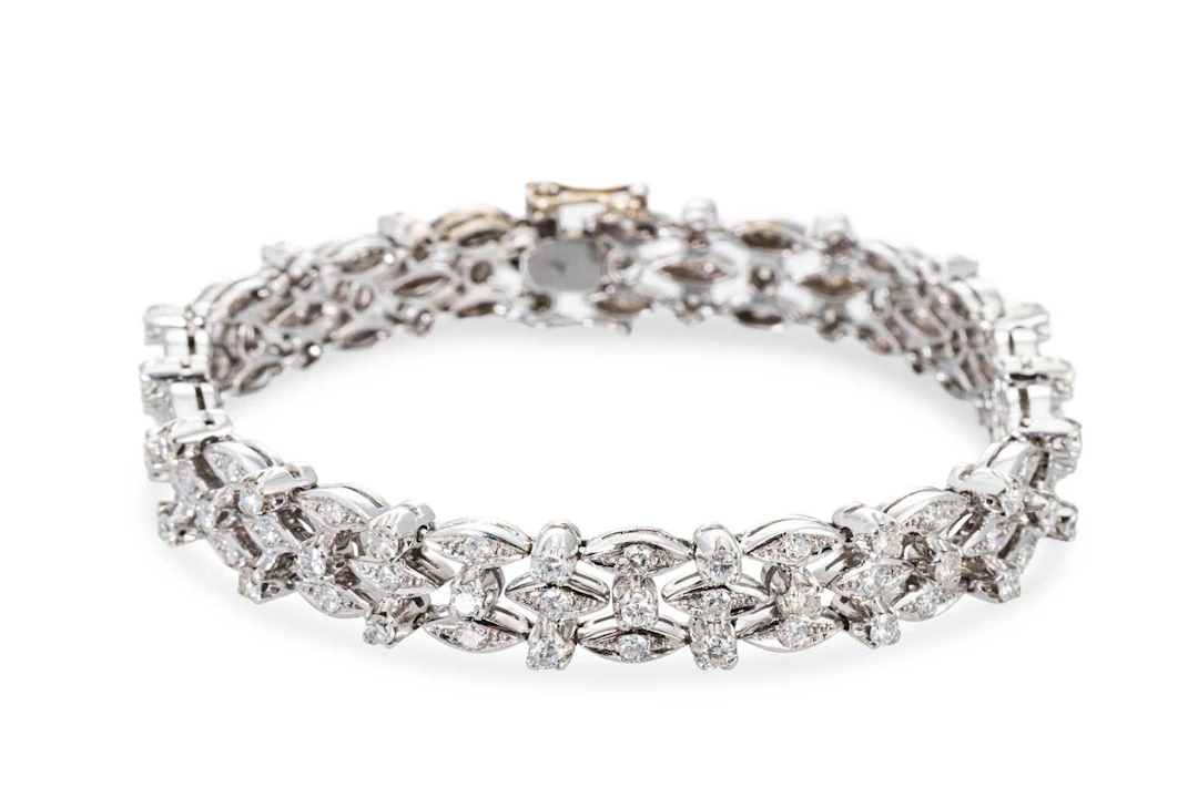 A DIAMOND OPENWORK CLUSTER BRACELET