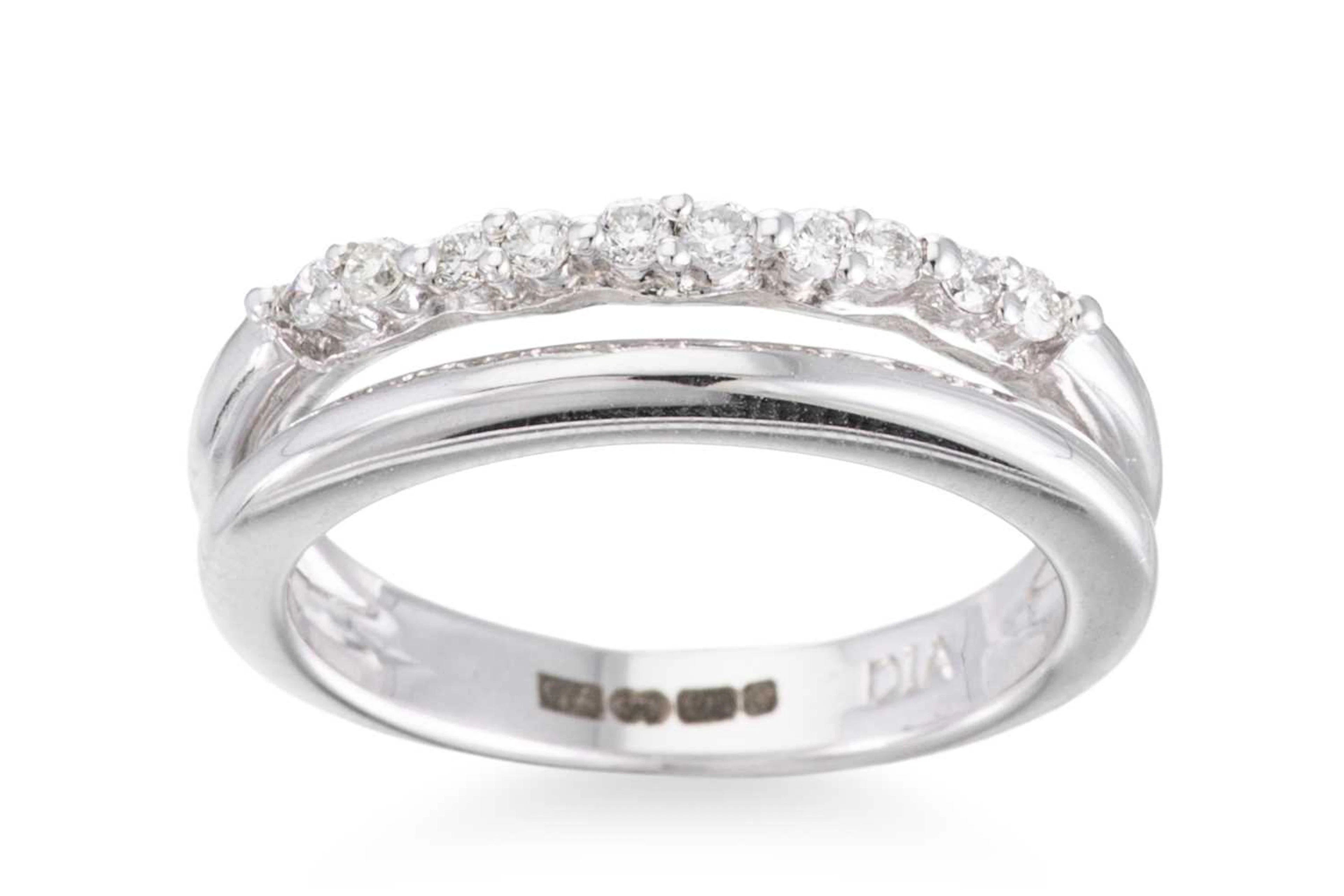 A DIAMOND CLUSTER RING