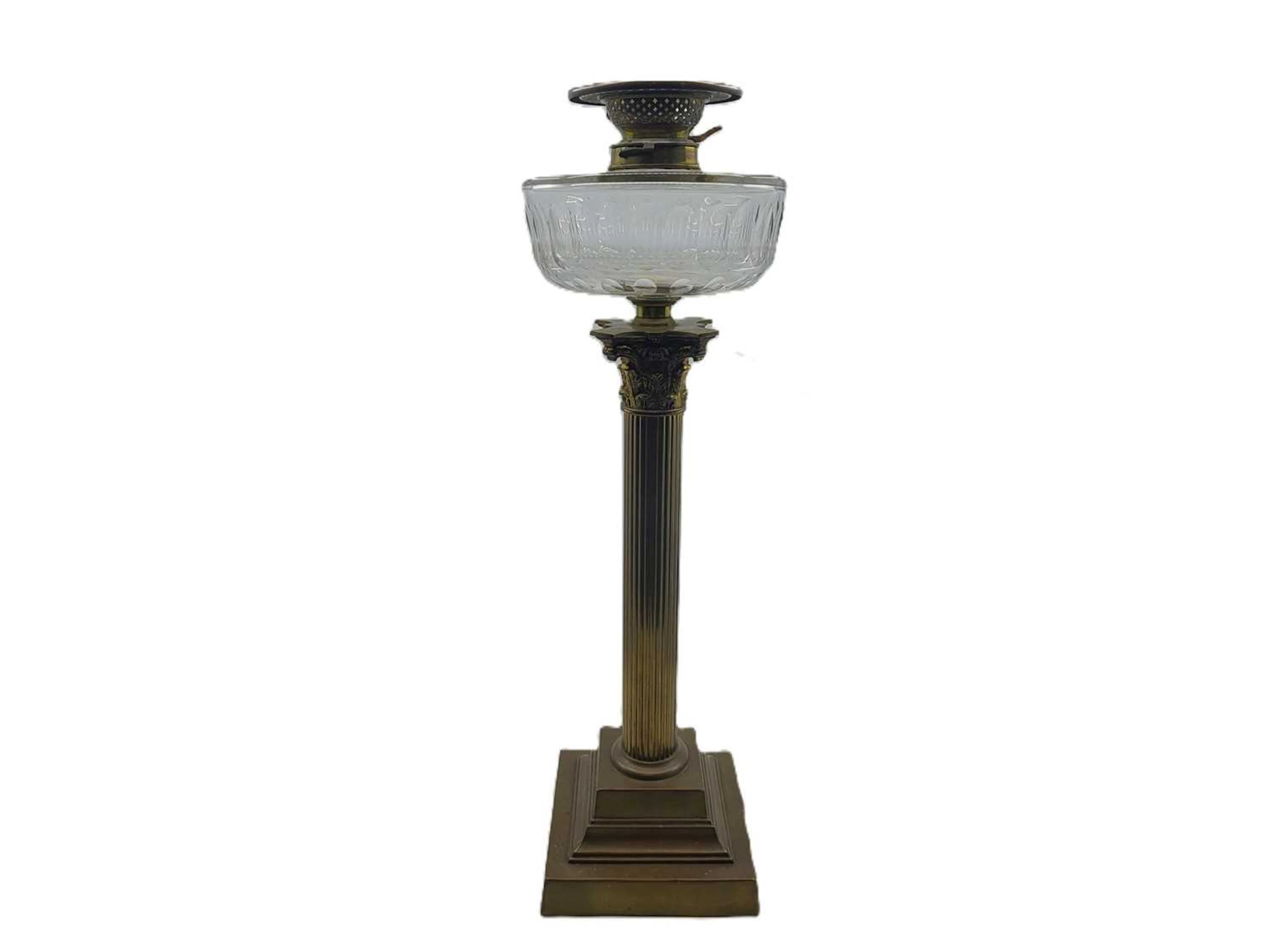 A TALL ANTIQUE BRASS CORINTHIAN COLUMN OIL LAMP