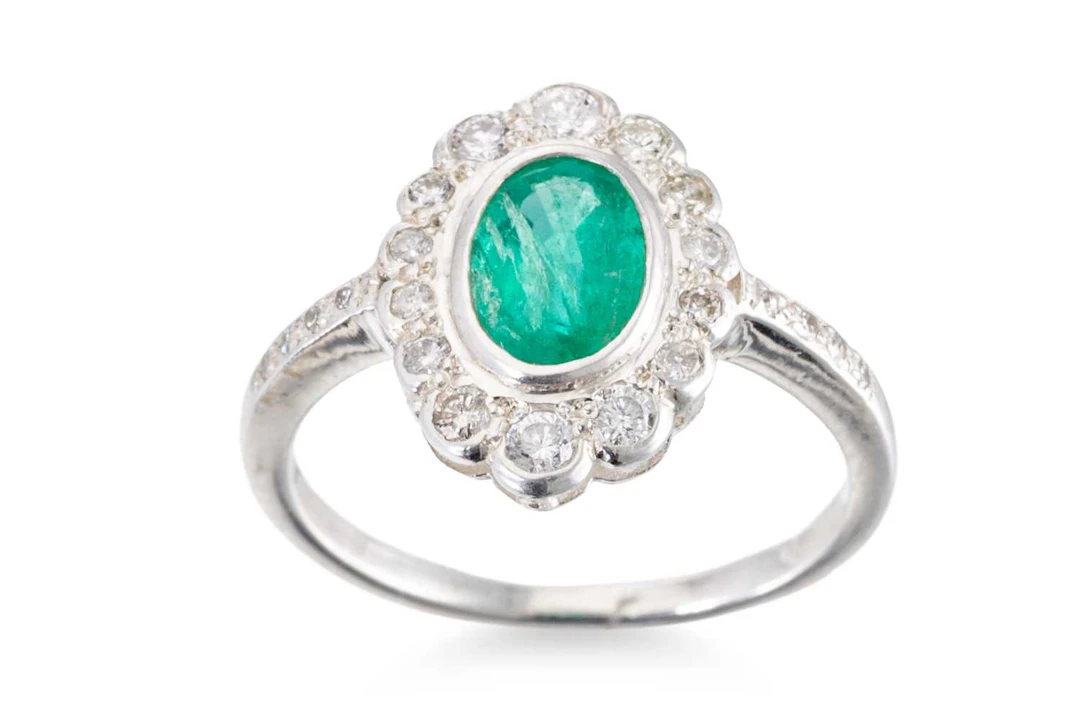 A DIAMOND AND EMERALD RING