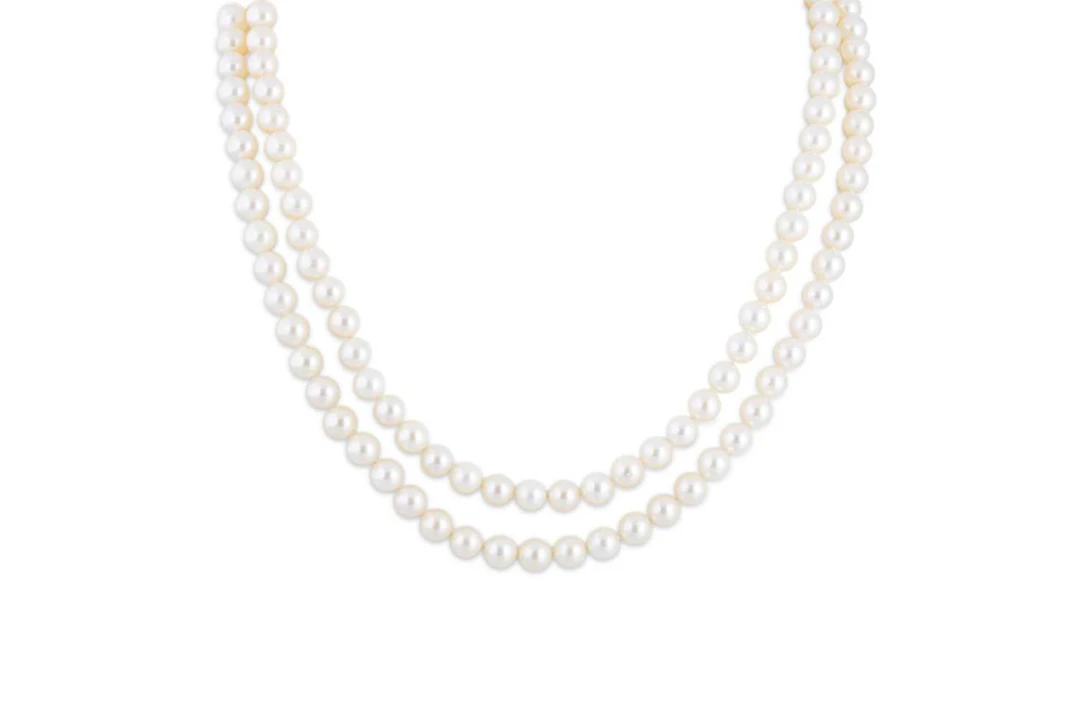 A TWO ROWED CULTURED PEARL NECKLACE