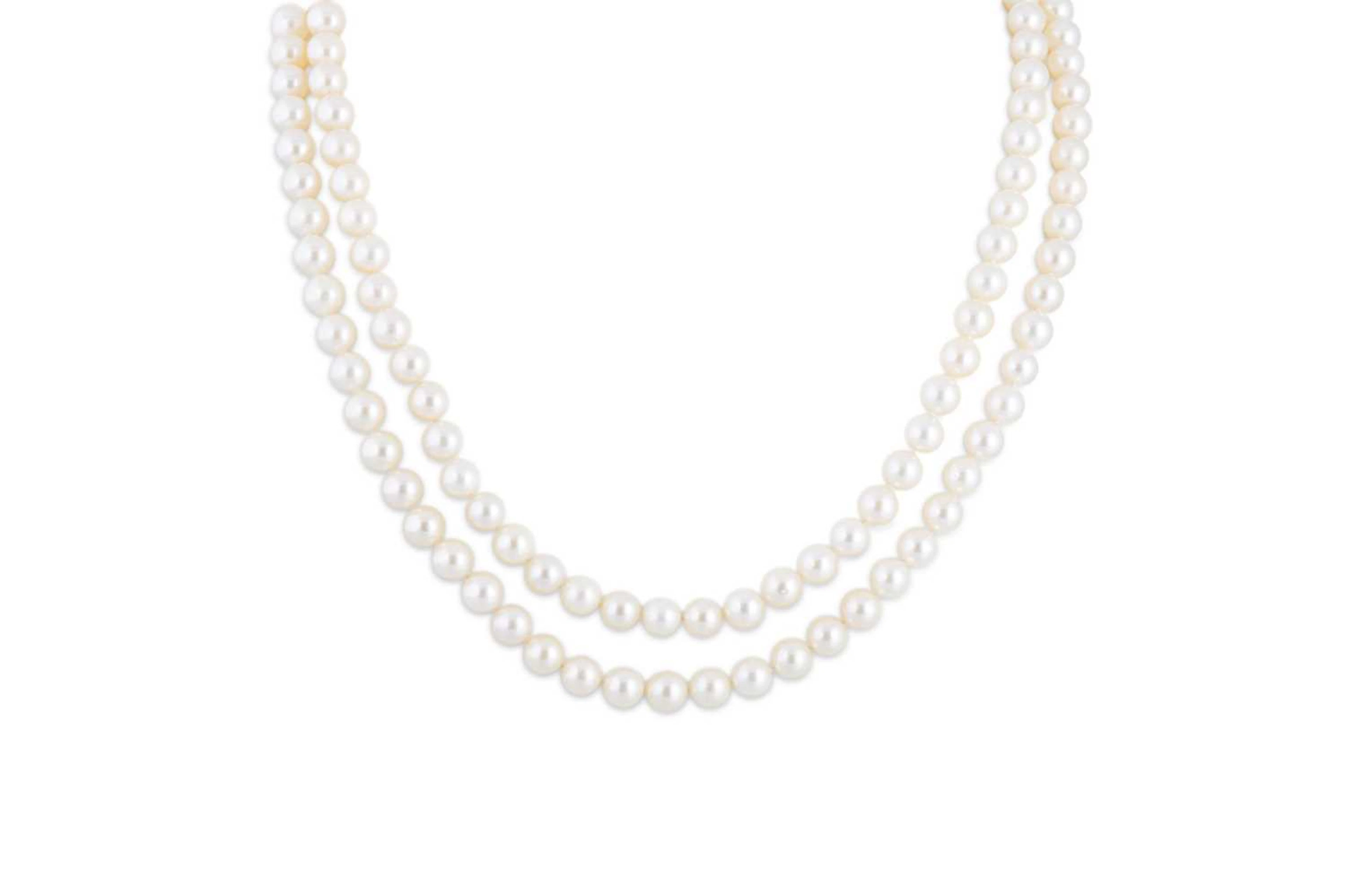 A TWO ROWED CULTURED PEARL NECKLACE