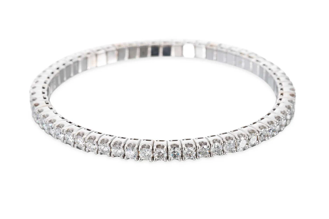 A DIAMOND FLEXIBLE TENNIS BANGLE
