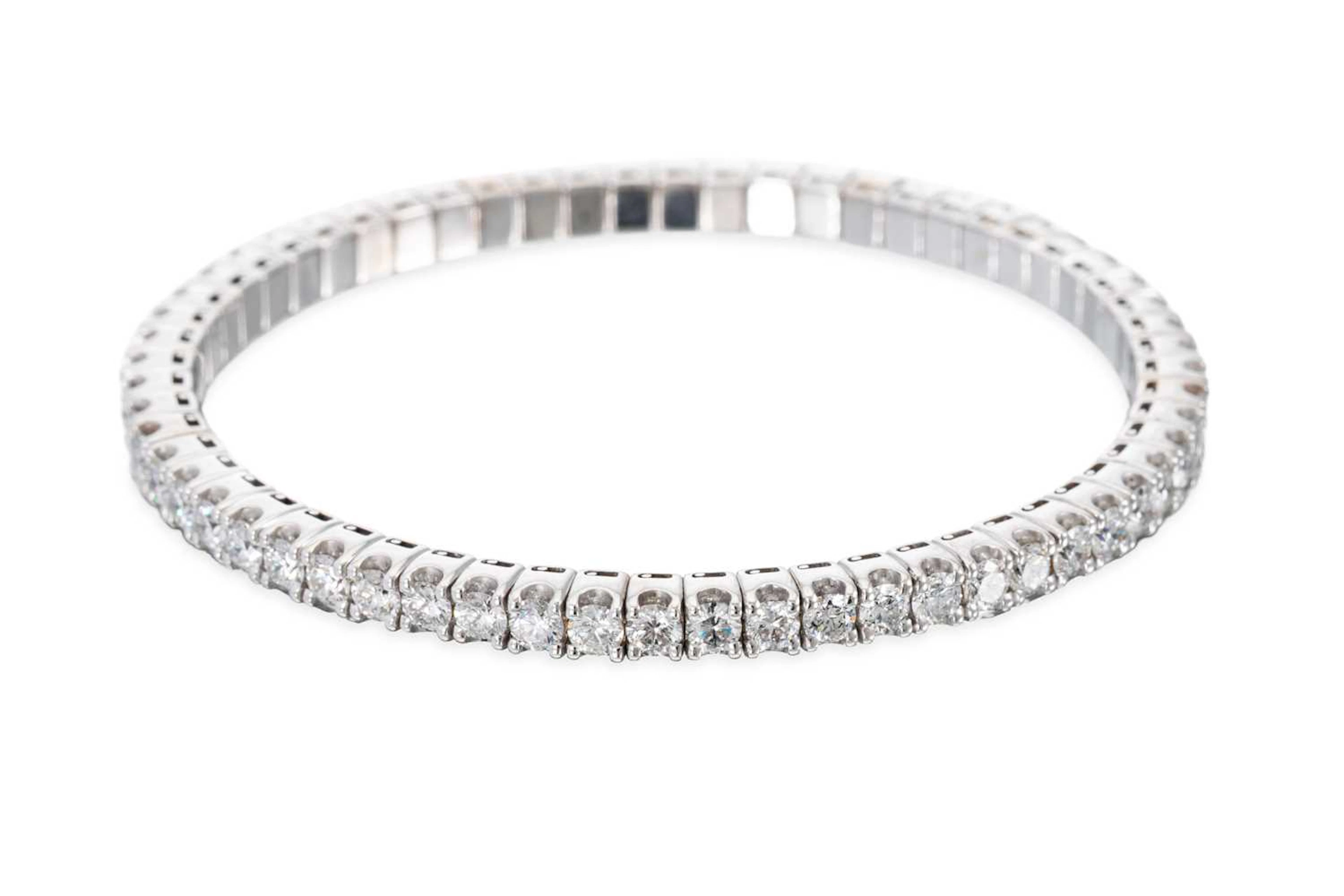 A DIAMOND FLEXIBLE TENNIS BANGLE