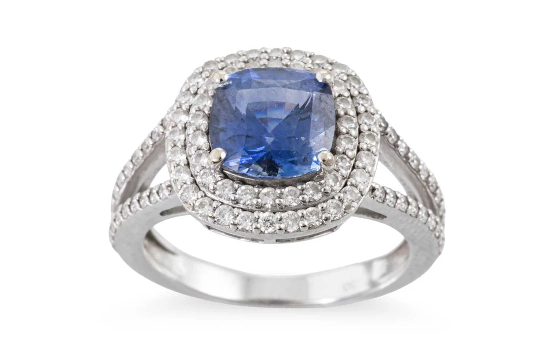 A TANZANITE AND DIAMOND CLUSTER RING