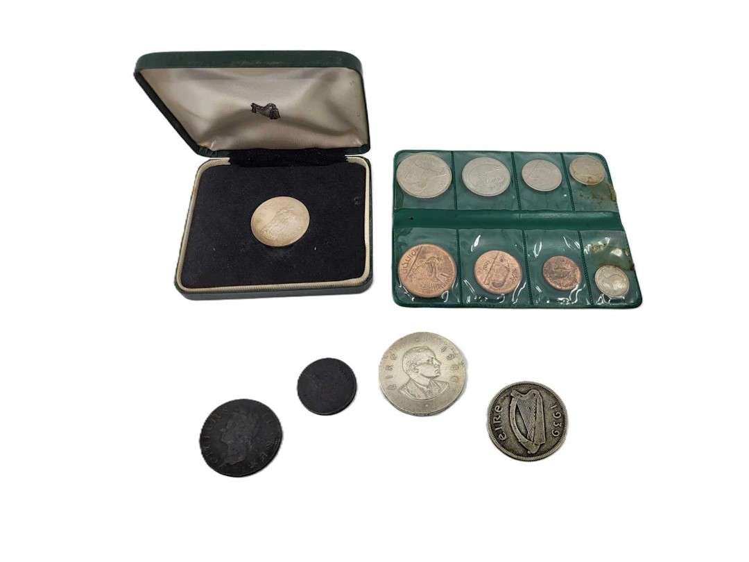 A PAIR OF 1966 PEARSE 10/- EF & TONED PROOF IRISH SILVER COINS