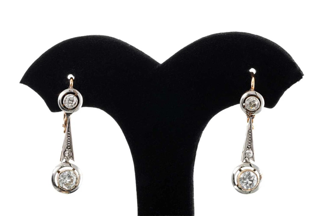 A PAIR OF VINTAGE DIAMOND DROP EARRINGS