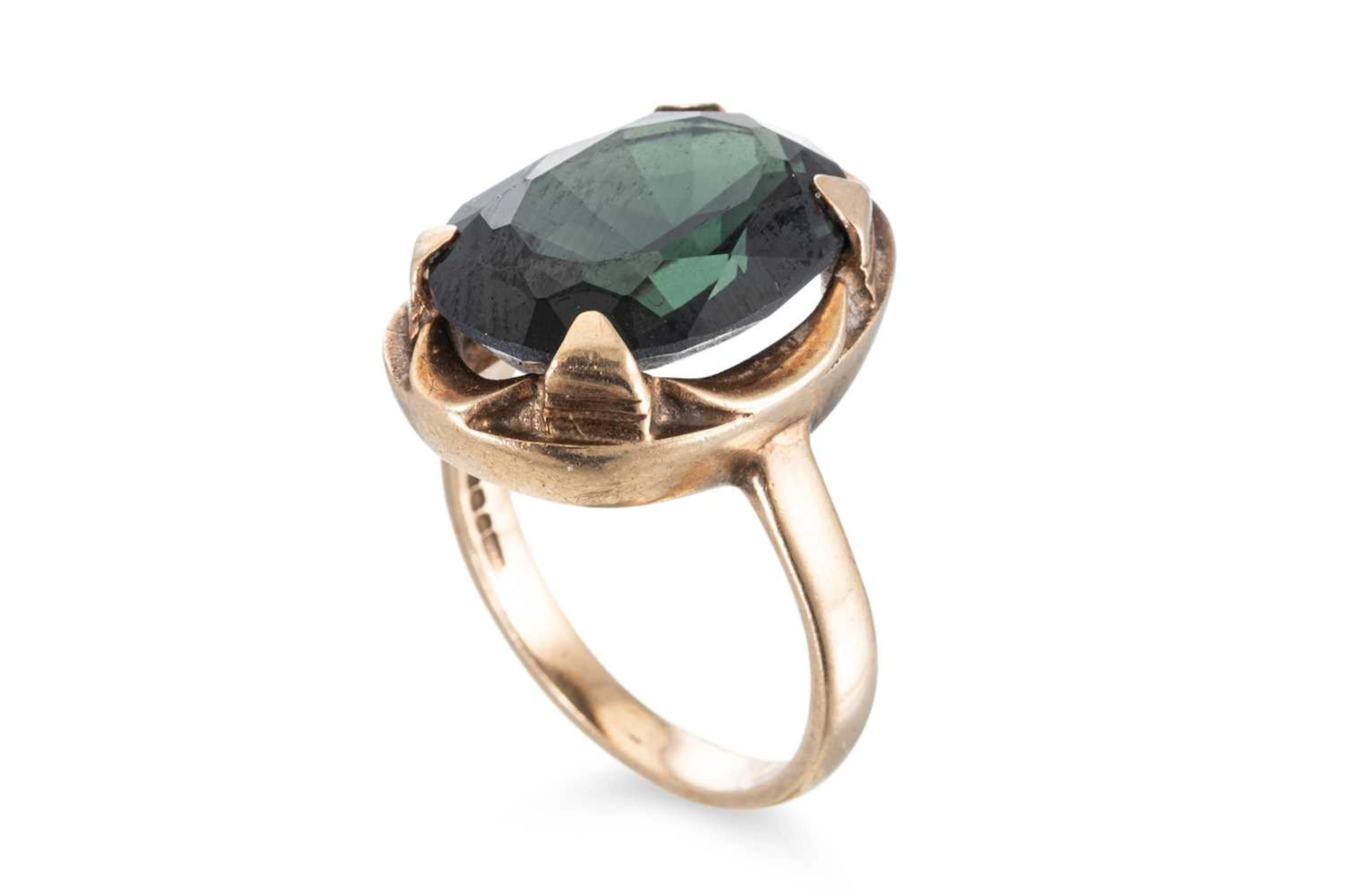 A 9CT YELLOW GOLD GEMSET DRESS RING