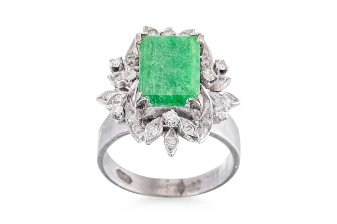 A DIAMOND AND JADE CLUSTER RING