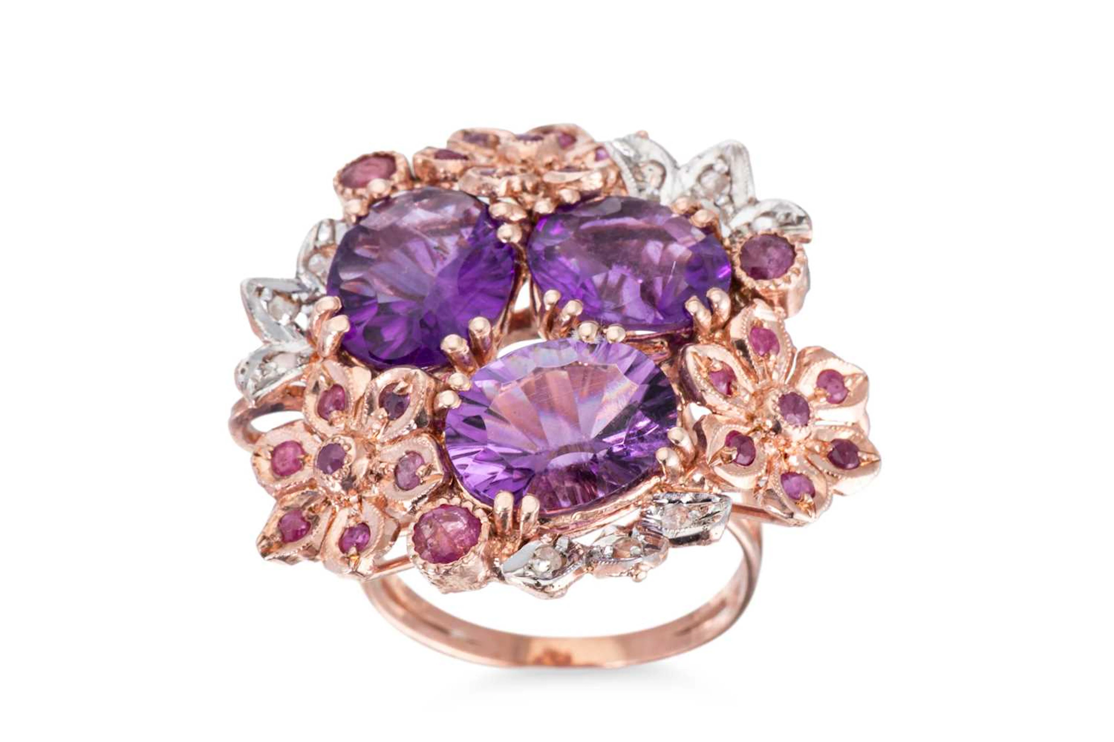 AN AMETHYST AND RUBY SET CLUSTER RING