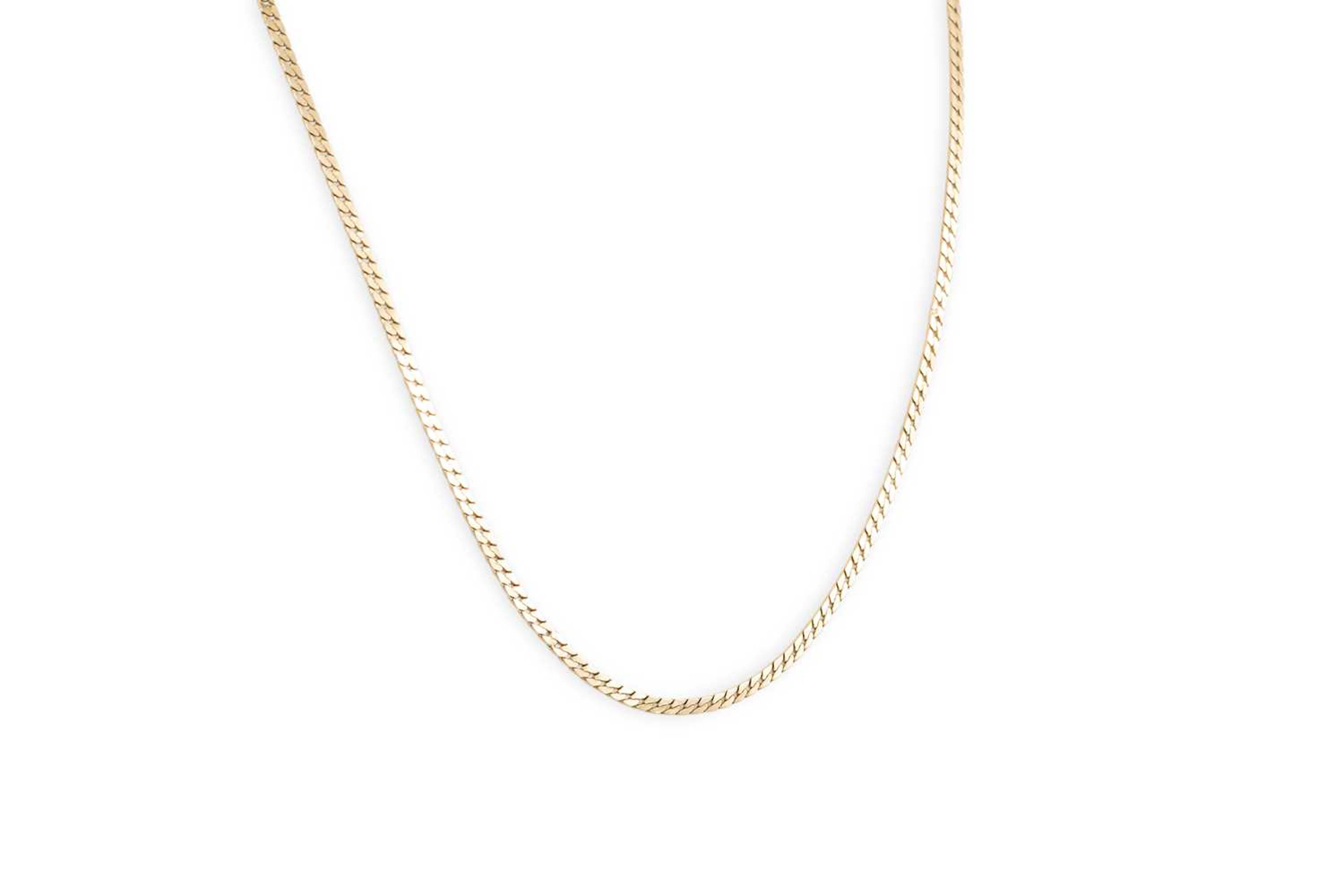 A 9CT YELLOW GOLD FLAT CURB LINK NECK CHAIN