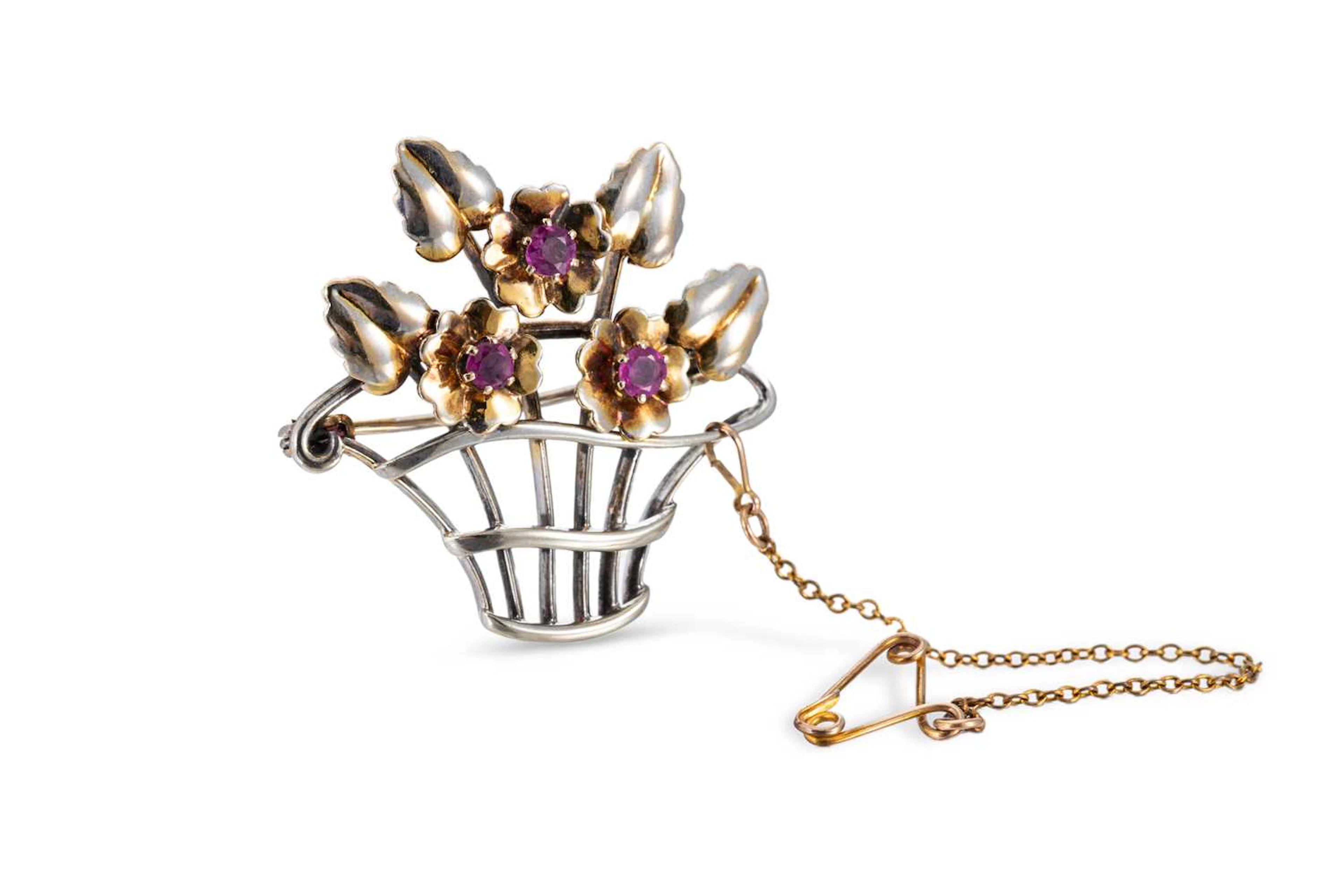 A MID-CENTURY FLORAL BASKET BROOCH