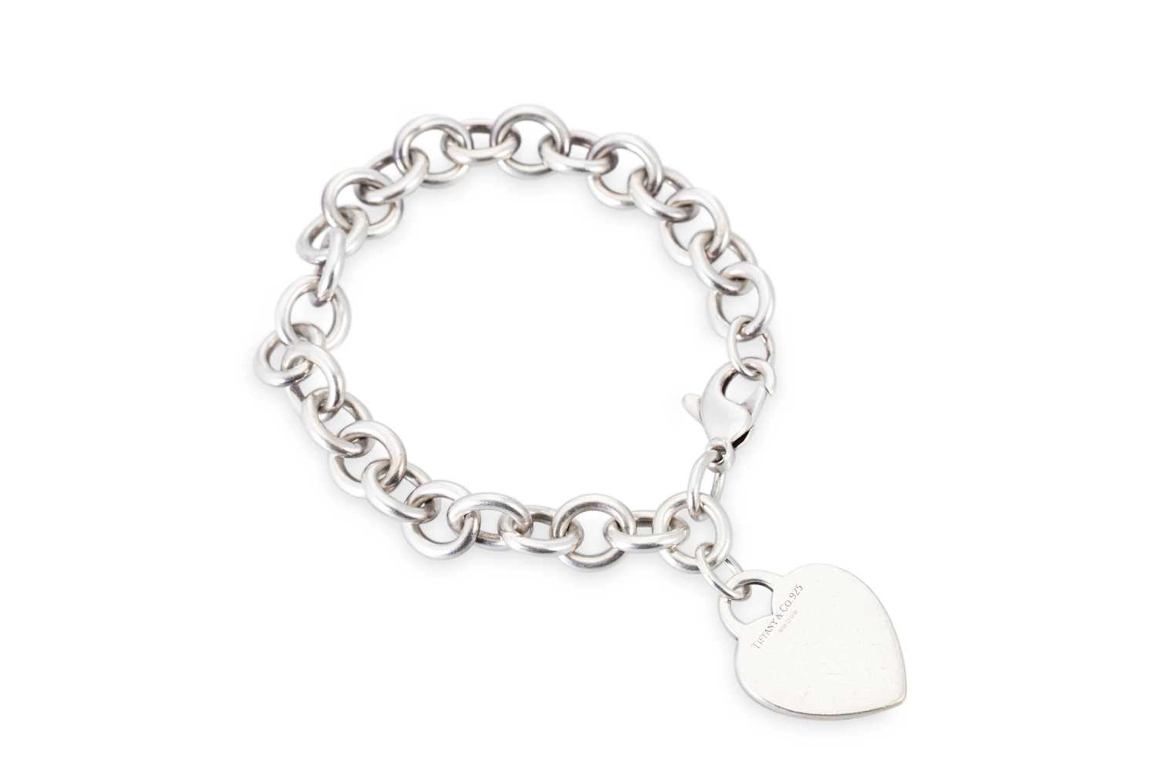 A SILVER TIFFANY BRACELET