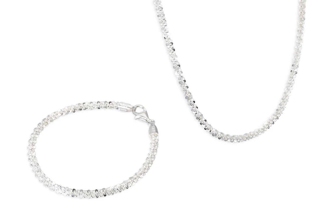 A SILVER NECKLACE
