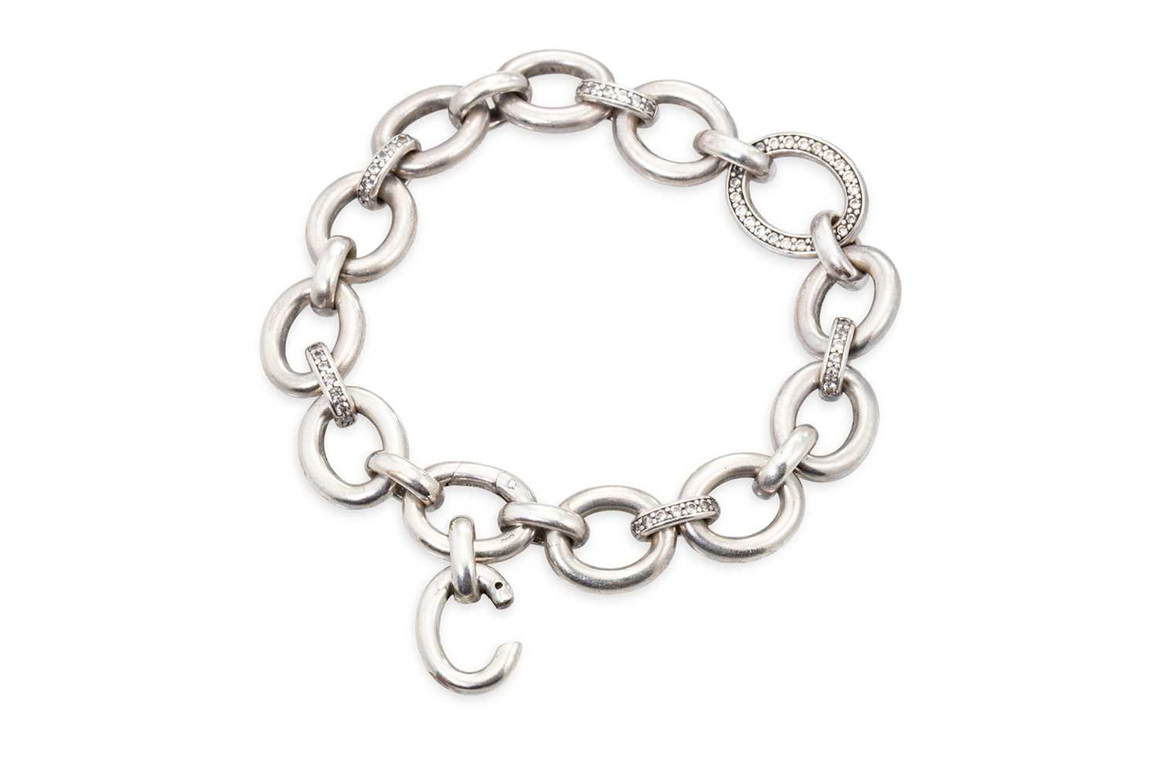 A STERLING SILVER (.925) OPEN LINK BRACELET