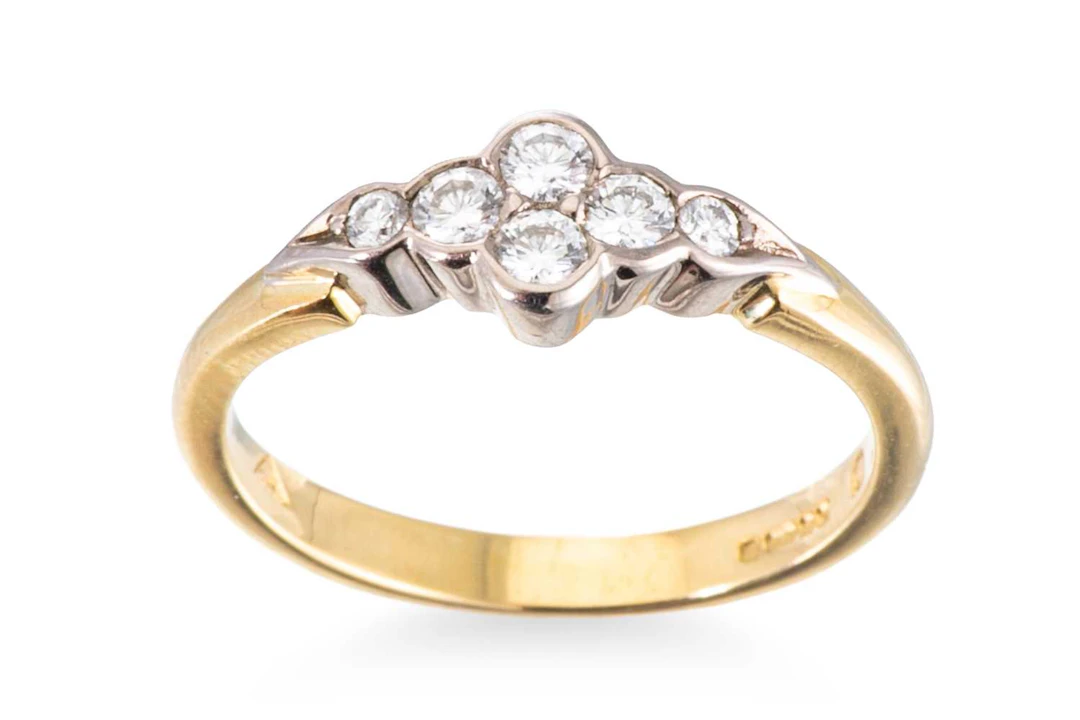 A DIAMOND CLUSTER RING