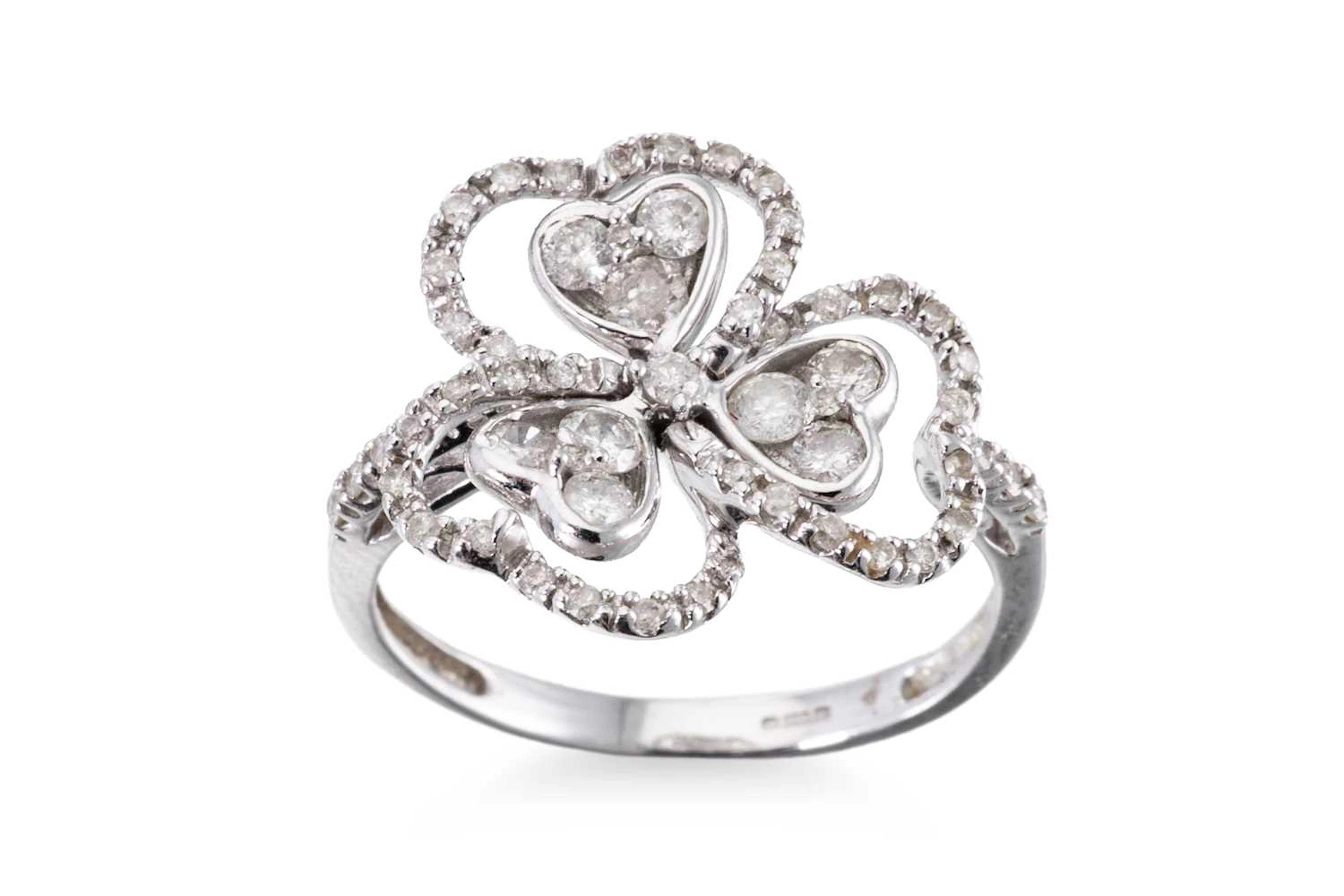 A DIAMOND CLUSTER CLOVER RING