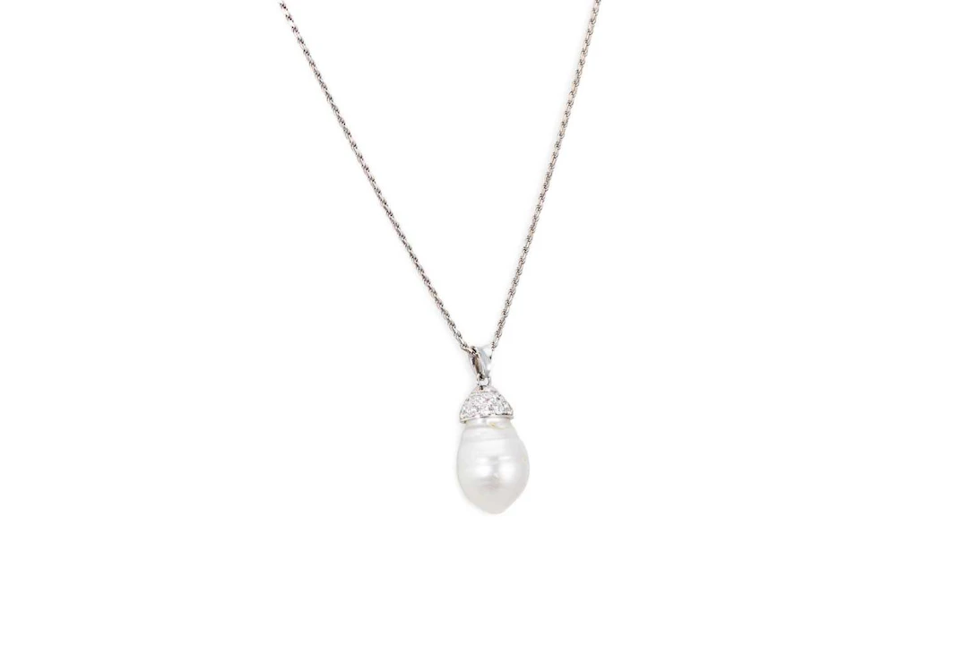 A PEARL AND DIAMOND PENDANT