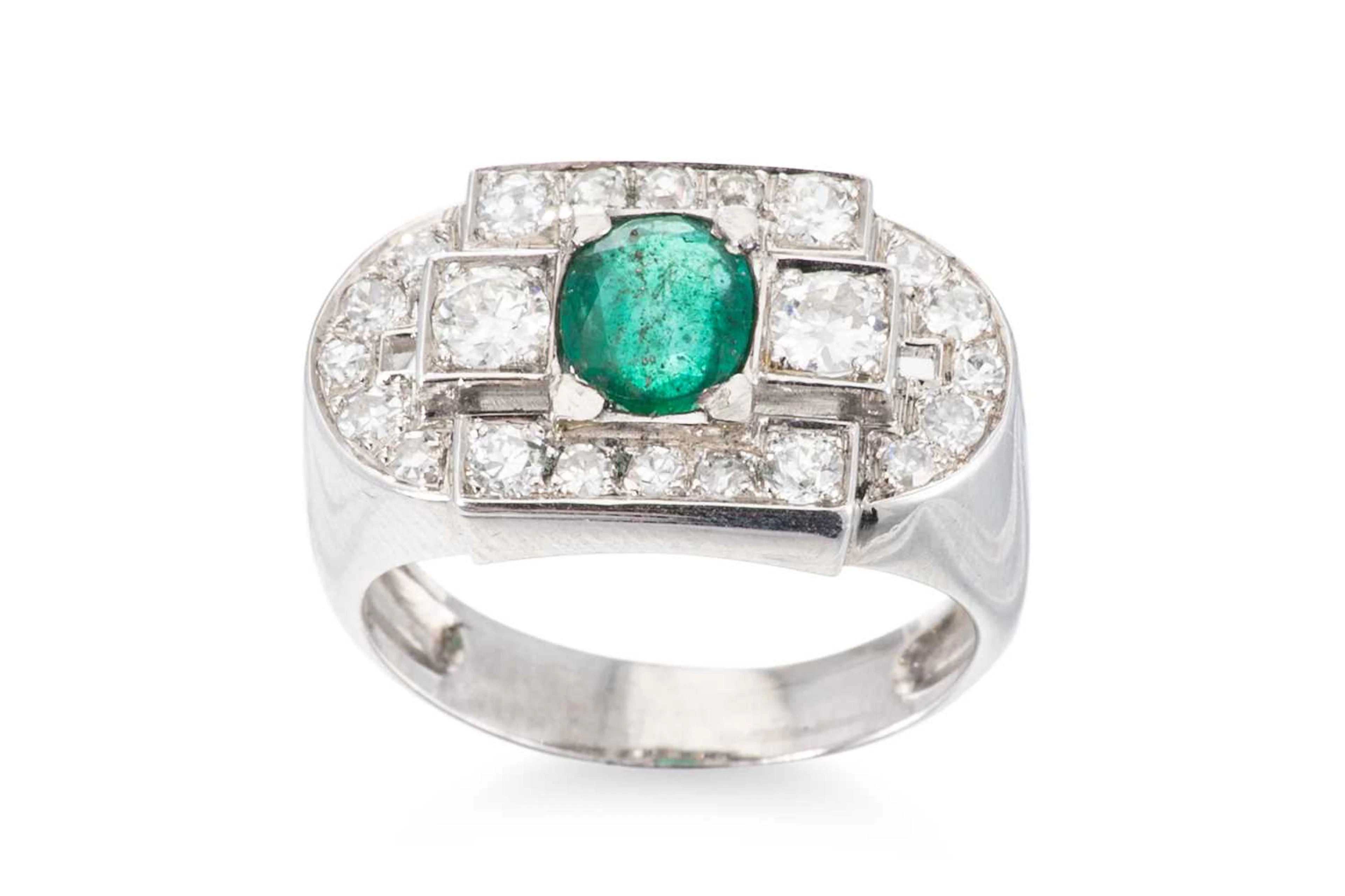 AN ART DECO STYLE EMERALD AND DIAMOND PLAQUE RING