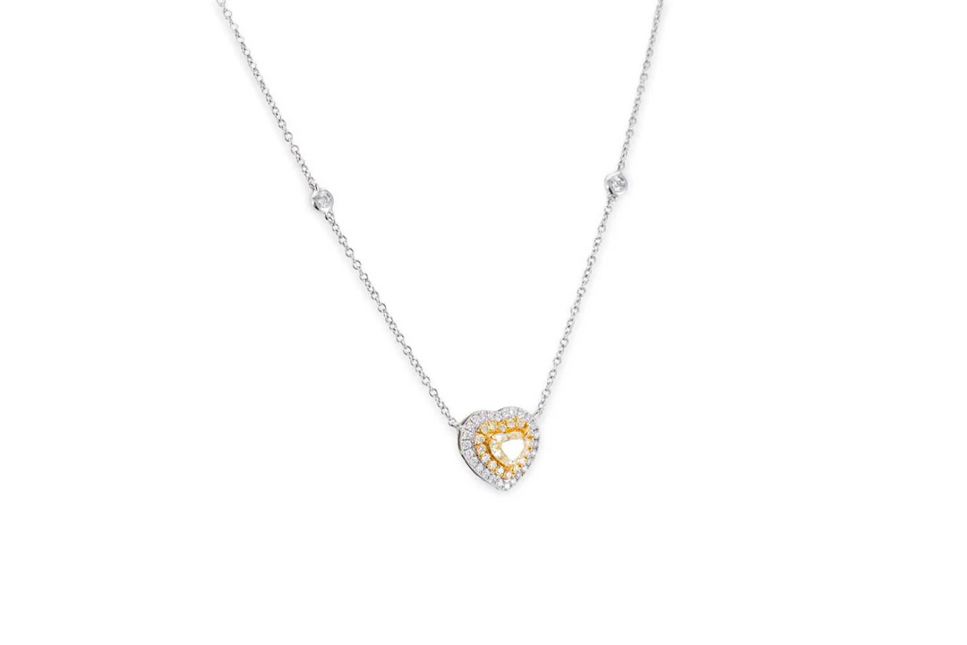 A YELLOW DIAMOND HEART SHAPED CLUSTER PENDANT