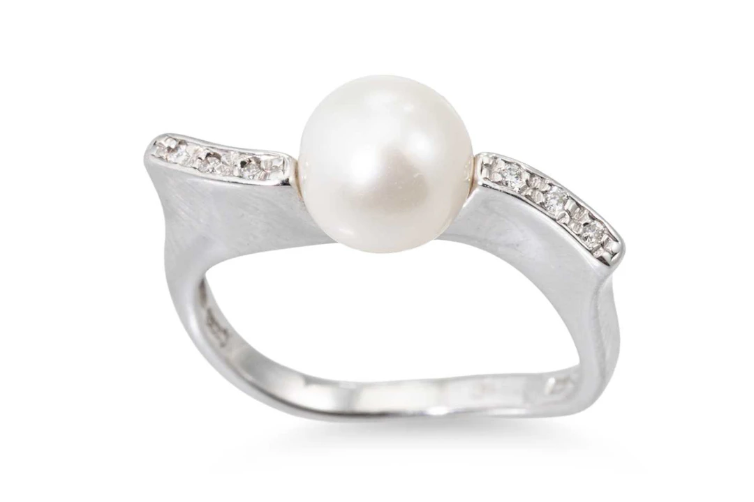A CULTURED PEARL AND DIAMOND SET BAND RING
