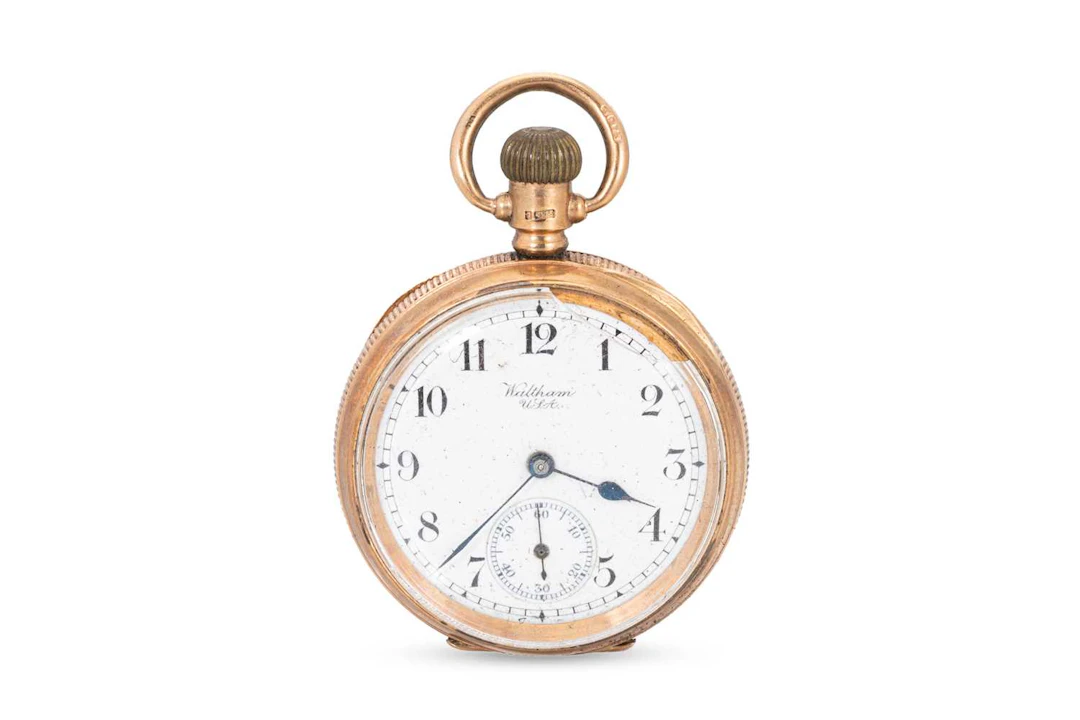 AN ANTIQUE OPEN FACED WALTHAM POCKET WATCH